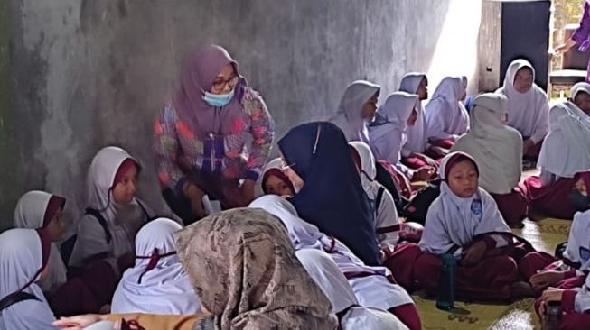 Bekerjasama dengan UAD, SD Muhammadiyah Bogor Playen Berikan Trauma Healing ke Siswa Korban Atap Ambruk di Gunungkidul