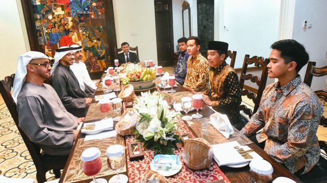 Momen Langka, Jokowi Ajak Pangeran UEA MBZ Sarapan di Surakarta Rumah Pribadinya