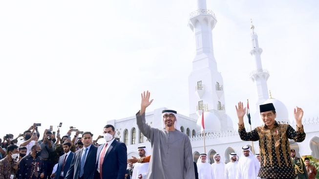 Presiden Joko Widodo (Jokowi) meresmikan Masjid Raya Syeikh Zayed di Solo bersama Pangeran Uni Emirat Arab (UEA), Syeikh Mohamed Bin Zayed Al Nahyan atau MBZ, Senin (14/11/2022). [Foto: Muchlis Jr - Biro Pers Sekretariat Presiden]