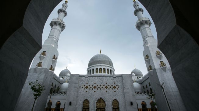 Bangunan Masjid Raya Sheikh Zayed di Gilingan, Solo, Jawa Tengah, Senin (14/11/2022). [ANTARA FOTO/Mohammad Ayudha/YU]