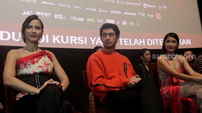 Pevita Pearce, Reza Rahadian dan Dian Sastrowardoyo saat preskon Film Sri Asih di XXI Epicentrum, Jakarta, Selasa (15/11). [Suara.com/Oke Atmaja]