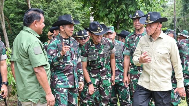 Wakil Ketua DPR RI Korpolkam Hadiri Latihan Manuver Menembak Senjata Ranpur Terintegrasi