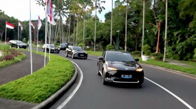 All-New Toyota bZ4X juga mengikuti touring mobil listrik Jakarta-Bali inisiasi Departemen Perhubungan, dalam rangka menyukseskan KTT G20 Bali [{T TAM].