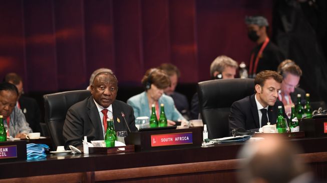 Presiden Afrika Selatan Cyril Ramaphosa menyampaikan pandangannya saat pembukaan KTT G20 Indonesia 2022 di Nusa Dua, Bali, Selasa (15/11/2022). [ANTARA FOTO/Media Center G20 Indonesia/Aditya Pradana Putra/wsj].