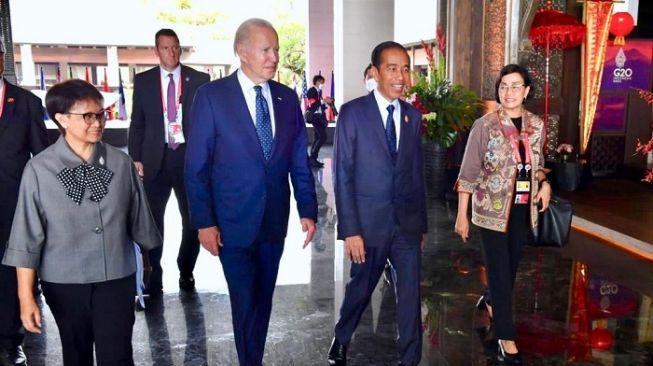 Disindir Presiden Nyanyi-nyanyi Engga Ajak-ajak, Sri Mulyani: Siap Salah Pak Jokowi