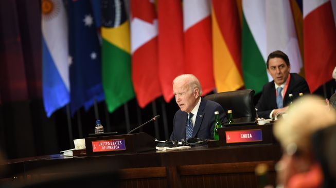 Presiden Amerika Serikat Joe Biden menyampaikan pandangannya saat pembukaan KTT G20 Indonesia 2022 di Nusa Dua, Bali, Selasa (15/11/2022). [ANTARA FOTO/Media Center G20 Indonesia/Aditya Pradana Putra/wsj].