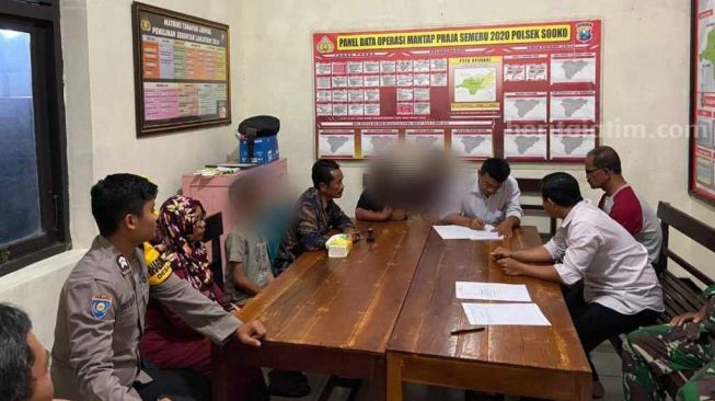 Terekam CCTV, Bocil-bocil di Ponorogo Ini Curi Uang di Konter HP Buat Main PS