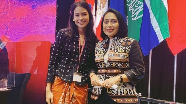 Maudy Ayunda bersama Menteri Pemberdayaan Perempuan dan Perlindungan Anak (PPPA), Bintang Puspayoga di acara KTT G20. [Instagram]