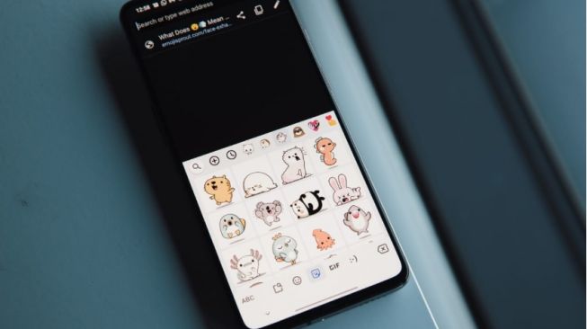 Ilustrasi stiker WhatsApp (Unsplash/Emojisprout)