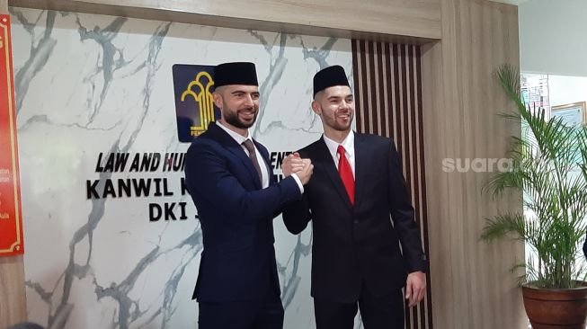 Sah Jadi WNI, Sandy Walsh dan Jordi Amat: Momen yang Sangat Indah Hari Ini