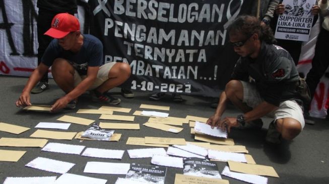 Aremania Kirim Ratusan Surat kepada Presiden Jokowi Agar Perhatikan Penanganan Tragedi Kanjuruhan