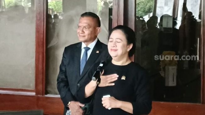 Muncul Teriakan Puan Presiden Saat Konferensi Pers di DPR, Puan Kaget Tapi Senyum Sambil Pegang Dada