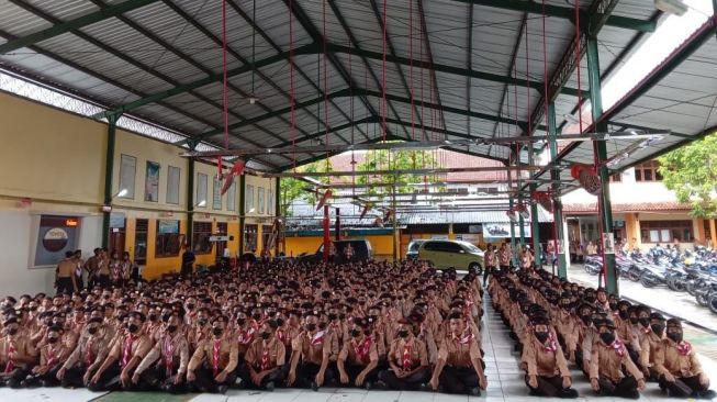 Apresiasi Keikutsertaan SMA dan SMK dalam Fazzio Youth Project 2022, Yamaha Serahkan Sepeda Motor