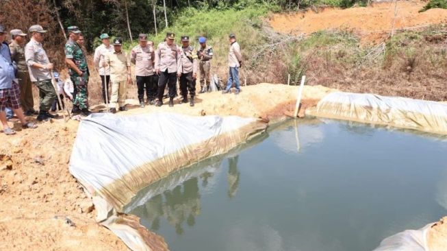 Geram Lihat Penambangan Minyak Ilegal di Desa Tanjung Dalam, Pj Bupati Muba Beri Ultimatum