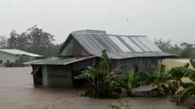 Terjebak Banjir Bandang, Warga Kota Parepare Teriak Minta Tolong