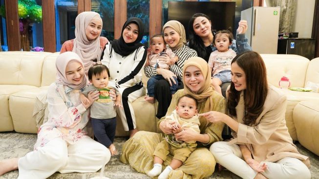 Lesti Kejora hingga Aurel Hermansyah Kumpul Arisan Bawa Anak, Netizen Curiga Ada Perjodohan Bayi!