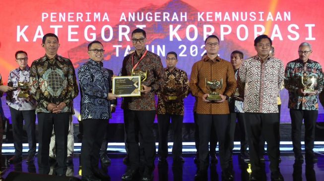 PLN Raih Dua Penghargaan atas Kontribusi di Bidang Kemanusiaan dan Penanganan Covid-19