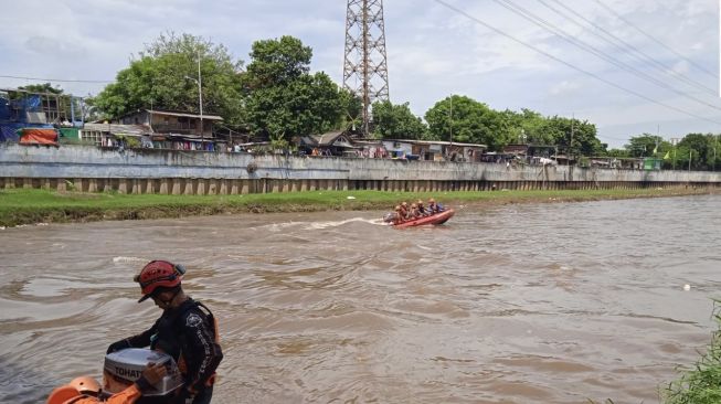 Kondisi Teler Nyemplung ke Kali BKB Jakbar, Yanto Masih Belum Ditemukan