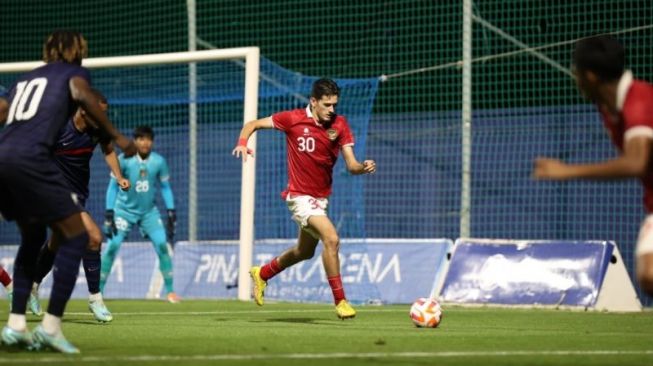 Momen Calon Pemain Timnas Indonesia Justin Hubner Cetak Gol Indah di Laga Wolves U-21 vs Cardiff City