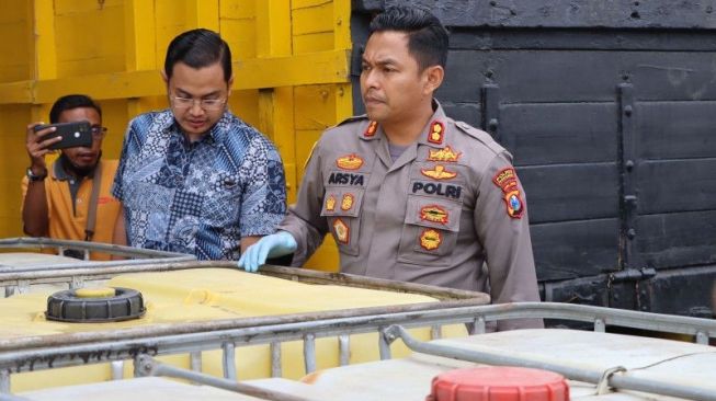 Polisi Tangkap Empat Tersangka Penimbun BBM Bersubsidi di Probolinggo