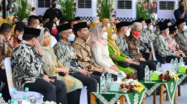 Presiden Joko Widodo (Jokowi) membuka perhelatan Muktamar Ke-48 Muhammadiyah dan Aisyiyah di Stadion Manahan Solo, Jawa Tengah, Sabtu (19/11/2022). [Foto: Muchlis Jr - Biro Pers Sekretariat Presiden]