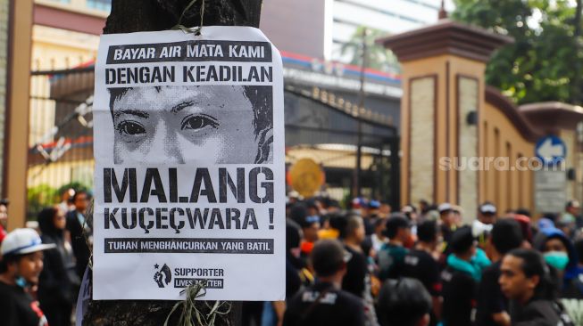 Tutup Buku 2022 dan Tragedi Kanjuruhan yang Menyisakan Tanda Tanya "?"