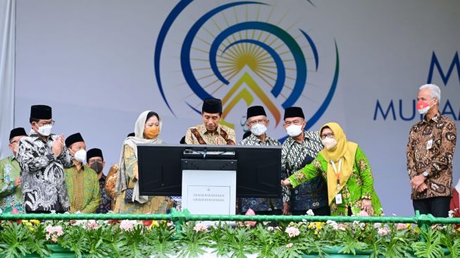 Presiden Joko Widodo (Jokowi) membuka perhelatan Muktamar Ke-48 Muhammadiyah dan Aisyiyah di Stadion Manahan Solo, Jawa Tengah, Sabtu (19/11/2022). [Foto: Muchlis Jr - Biro Pers Sekretariat Presiden]