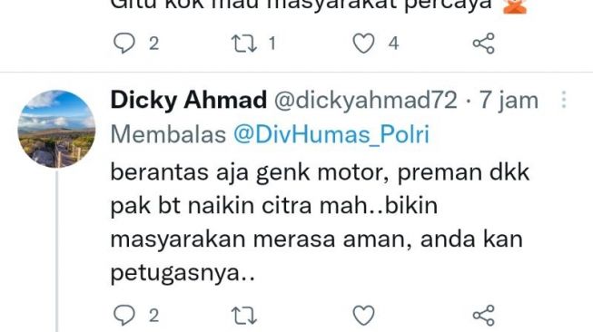 Akun Twitter Divhumas Polri dirisak warganet usai unggah komik borong sapu lidik. (Tangkapan layar/ist)