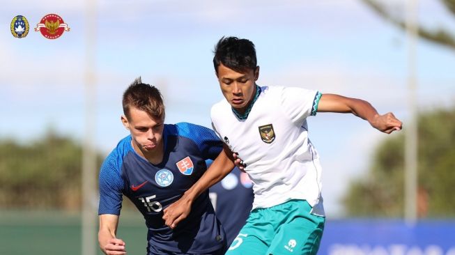 Timnas Indonesia U-20 saat menghadapi Slovakia U-20 dalam laga uji coba di Spanyol, Sabtu (19/11/2022). [Dok. PSSI]