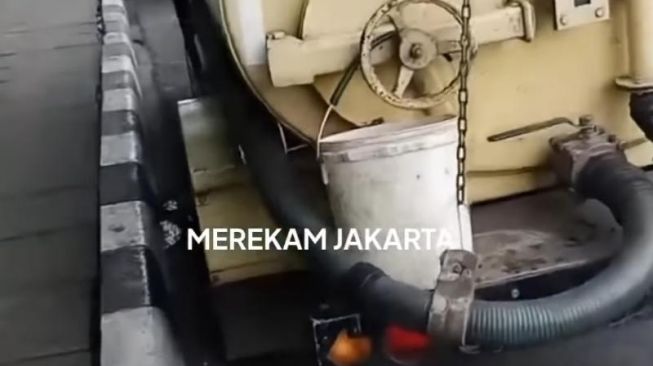 Dinas LH DKI Buru Truk Sedot Tinja Buang Pup di Cawang, Izin Usaha Pelaku Terancam Dicabut