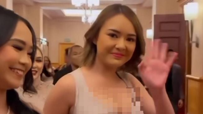 Belahan Dada Amanda Manopo Diblur dalam Video BTS Bareng Glenca Chysara, Warganet: Nambah Kerjaan Editor