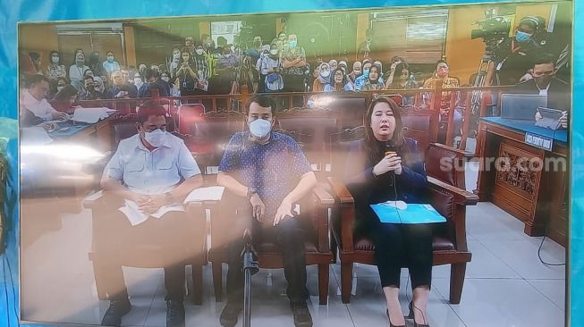 Anita Amalia Dwi Agustina, pegawai BNI Cabang Cibinong saat dihadirkan dalam sidang kasus Brigadir J di PN Jakarta Selatan. (Suara.com/Arga)