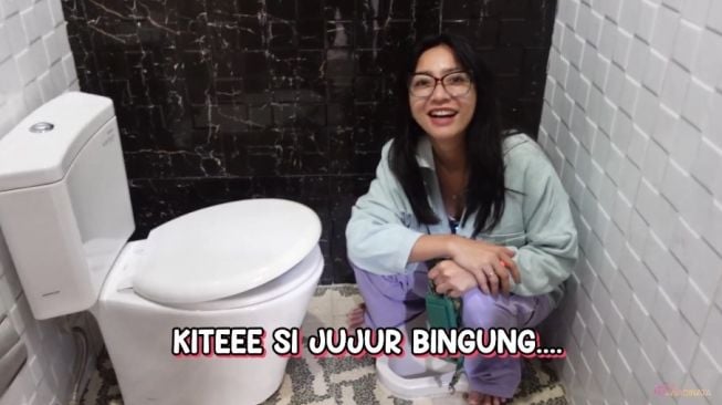 Hesti Purwadinata Review Rumah Ayu Ting Ting, Ada Toilet Duduk Sekaligus Jongkok Tinggal Pilih