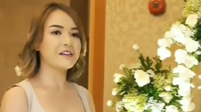 Potret seksi Amanda Manopo saat jadi bridesmaid (IG: dila.mandaskatic)