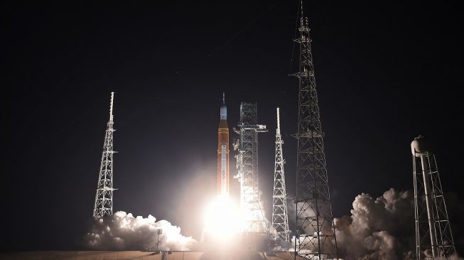 Peluncuran roket Artemis. [Jim Watson/AFP]