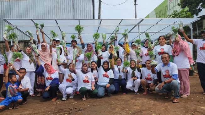 Bantu Petani dan Warga Jaksel, Relawan Ganjar Pranowo Gelar Sedekah Sayur