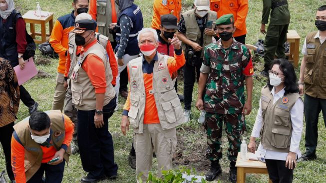Ganjar Salurkan Bantuan dan Kerahkan Tenaga Medis untuk Korban Gempa Cianjur