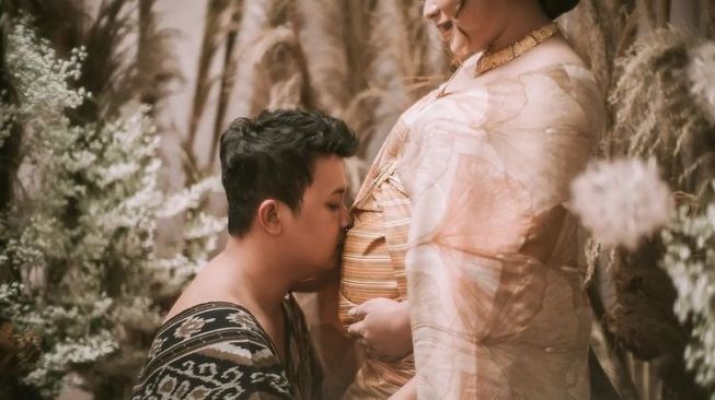 Maternity Shoot Syifa Adik Ayu Ting Ting (Instagram/@syifaasyifaa)