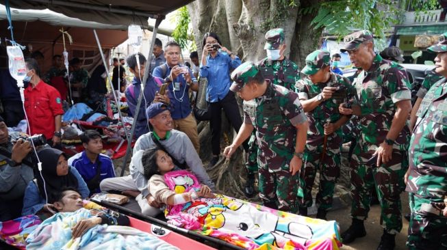 KSAD Dudung TInjau Langsung Kondisi Korban Luka Gempa Bumi Cianjur