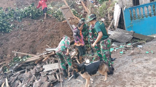 Prajurit TNI AD Dikerahkan Bantu Penanganan Gempa  Cianjur