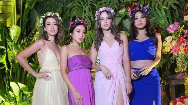 Gaya Artis Jadi Bridesmaid (Instagram/ramadhaniabakrie)