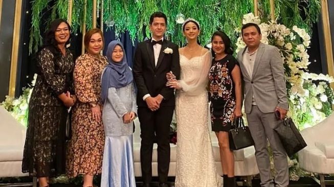 Pemain Ikatan Cinta di Resepsi Glenca Chysara-Rendi Jhon (Instagram/@cqawaode)