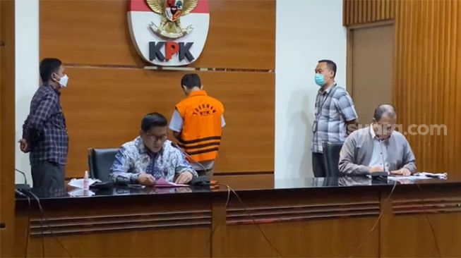 Ketua Harian PAN Subang Ditetapkan Jadi Tersangka, Langsung Pakai Rompi Oranye