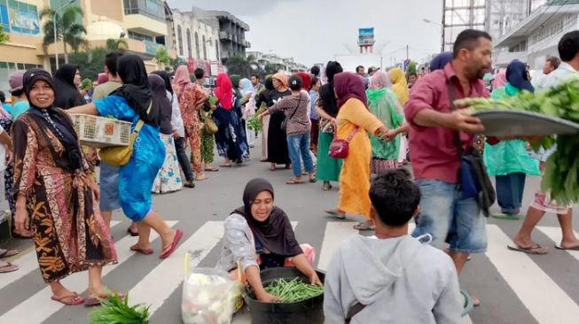 Ratusan Pedagang Datangi Kantor Wali Kota Padangsidimpuan, Mau Apa?