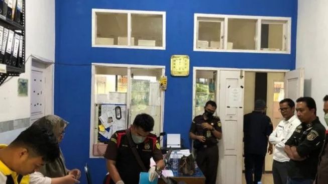 Dugaan Korupsi Pembangunan Sentra Kopi, Kejari Geledah Kantor Disperindag Solok Selatan