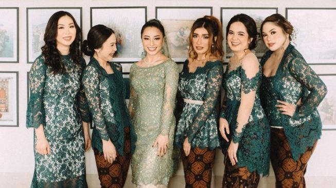 Gaya Nikita Willy Pakai Kebaya (instagram/@nikitawillyofficial94)