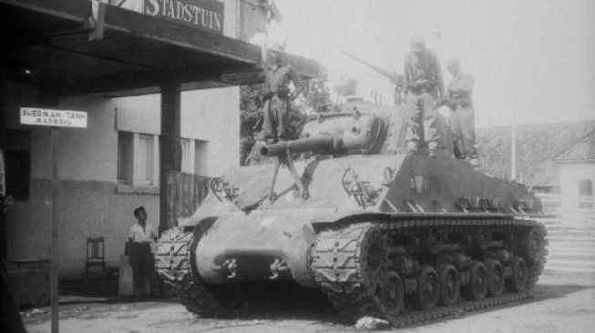 Sejarah Hari ini: Kisah Tank Sherman dan Stuart dalam Dunia Militer Indonesia