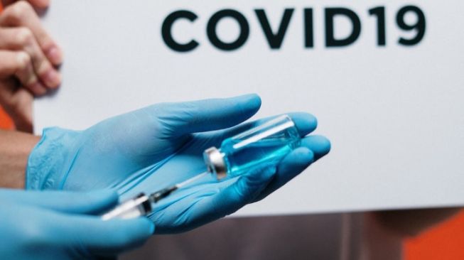 Cegah Terpapar COVID-19, Epidemiolog: Suntikan Vaksin Booster Kedua Penting Bagi Lansia