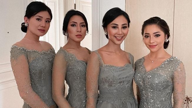 Gaya Nikita Willy Pakai Kebaya (instagram/@nikitawillyofficial94)