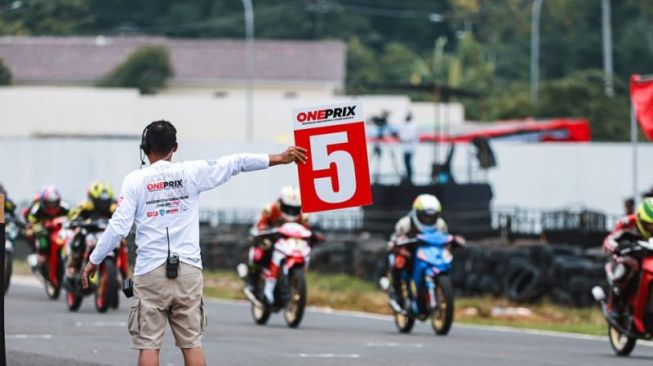 Oneprix Indonesia Motoprix Championship (IMC) 2022 memasuki putaran terakhir yang mana bergulir di area Sirkuit Bukit Peusar, Tasikmalaya, Jawa Barat, Sabtu-Minggu (26-27/11) [ANTARA/HO-Oneprix IMC 2022].